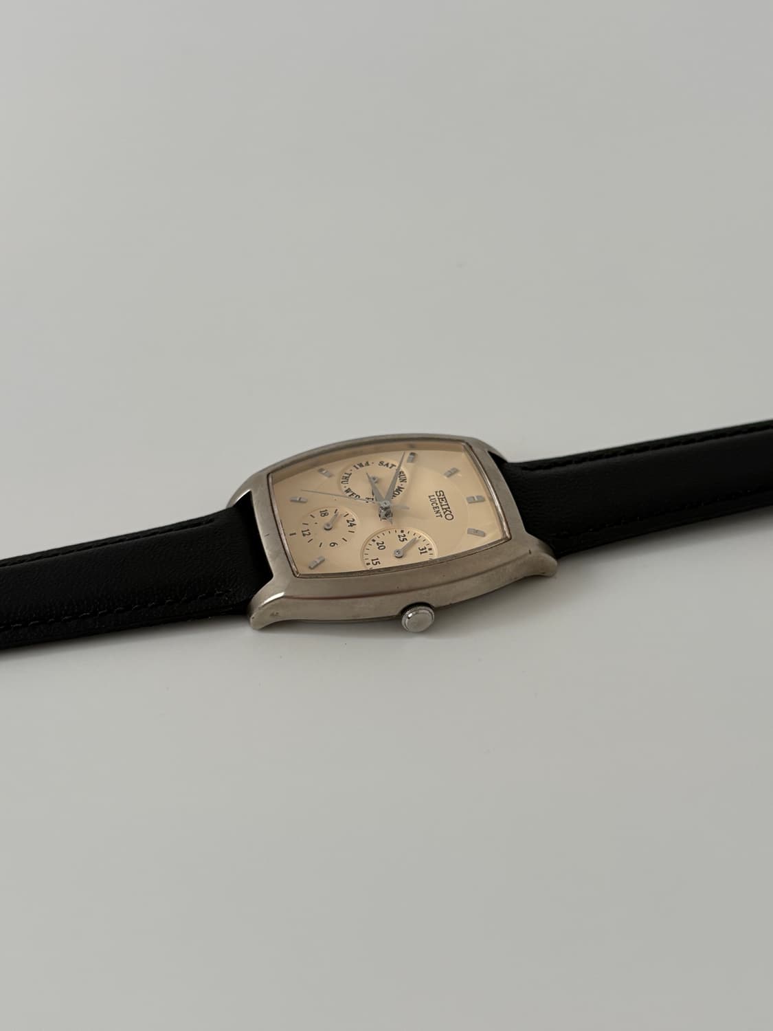 90s lucent beige dial coushion case quar 상품이미지5