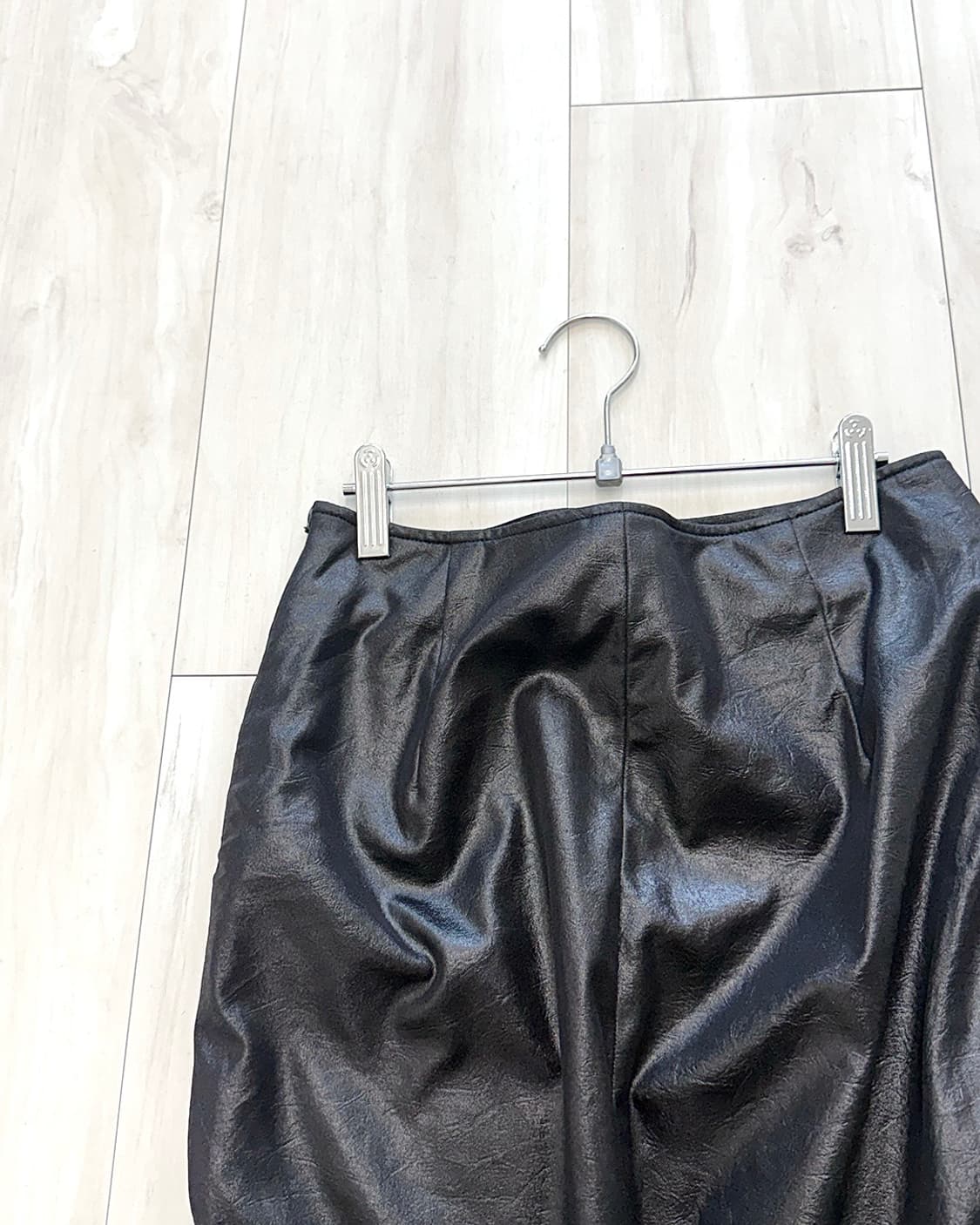 Black Glossy Cracked Midi Skirt  상품이미지3