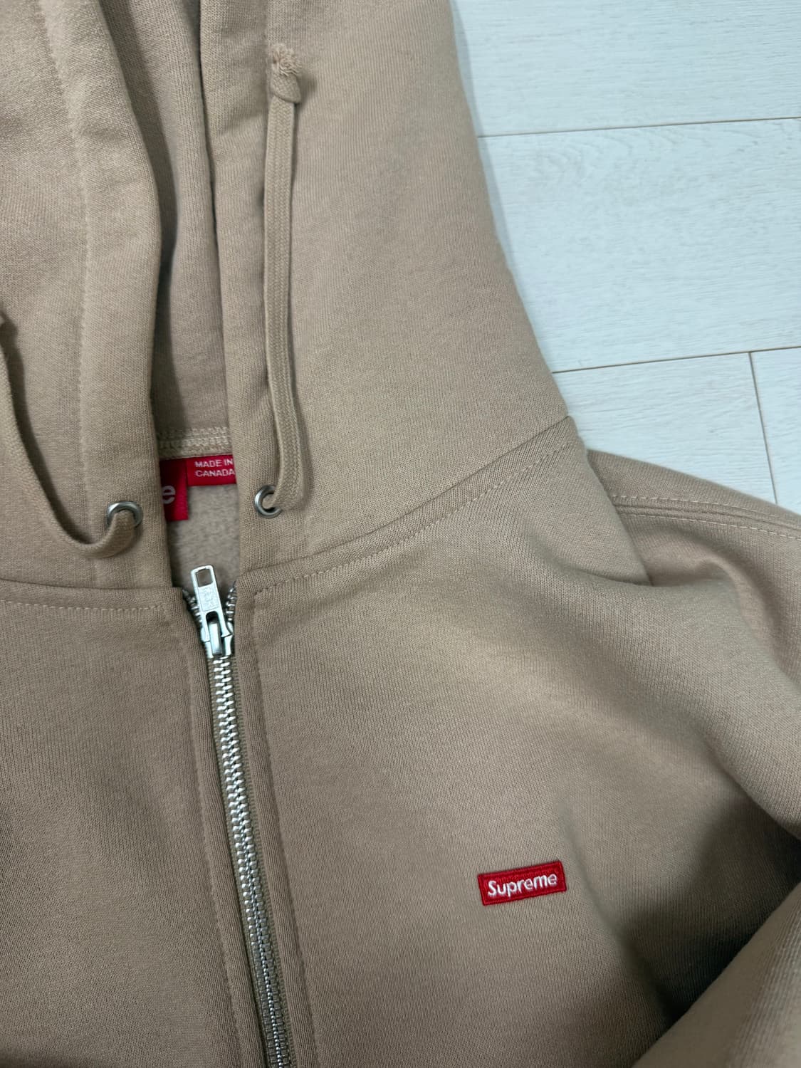 슈프림 스몰 박스 집업 후드 탄 M 사이즈  하자 없고 뜯김 없고 상태  상품이미지5