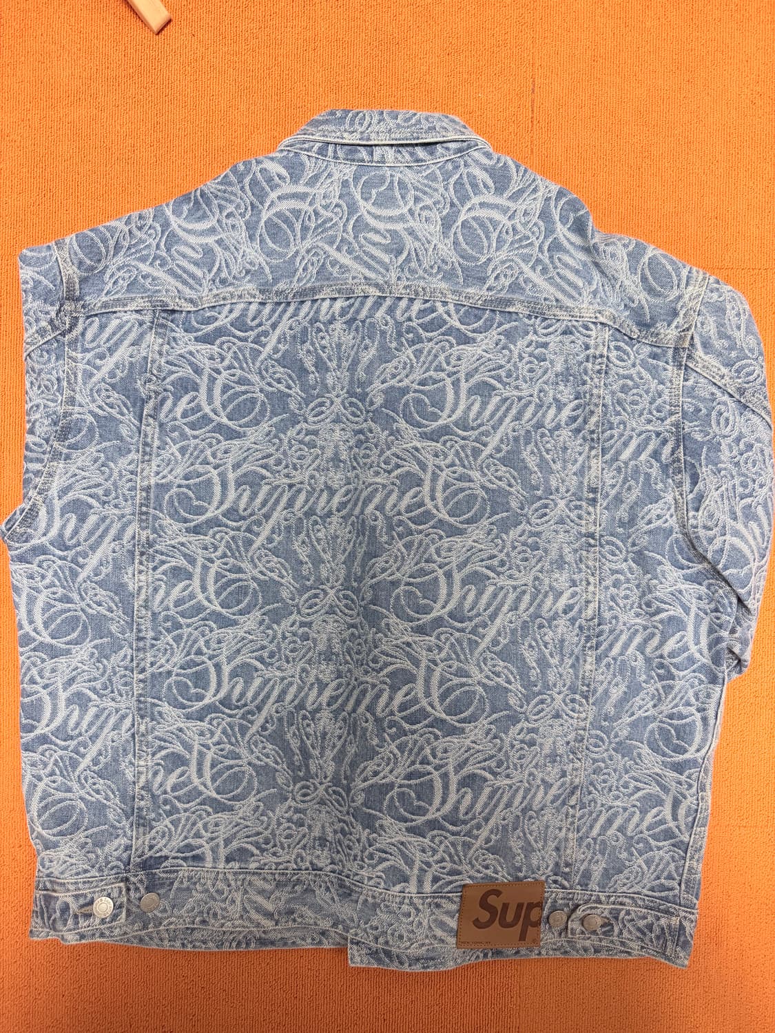 슈프림 스크립트 자카드 데님 트러커 자켓 워시드 블루 - 22FW 상품이미지2