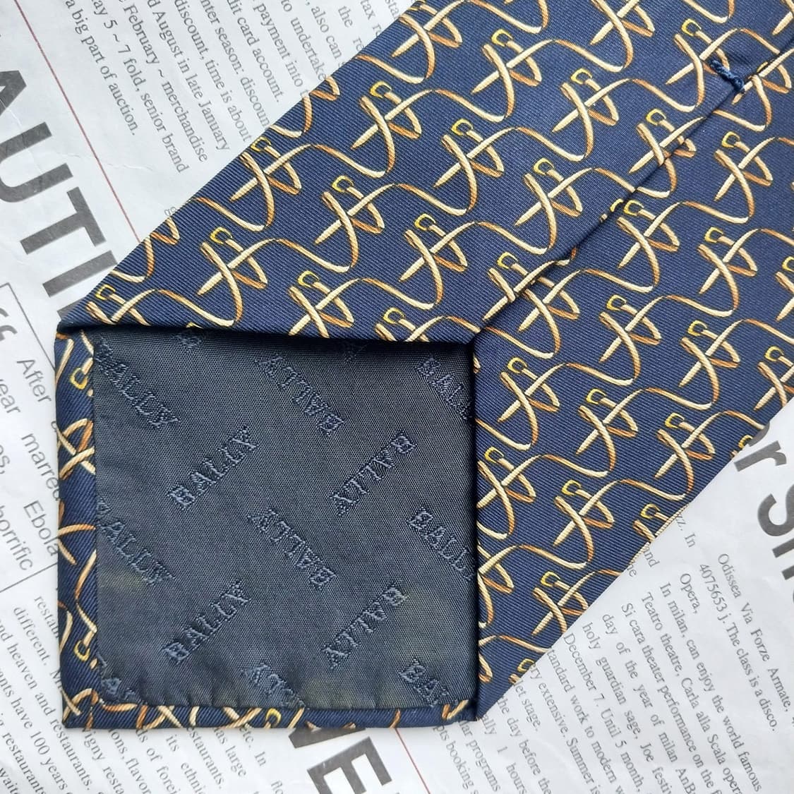 발리 실크 네이비 로고 패턴 넥타이 9.7cm A+등급 k2516
 상품이미지7