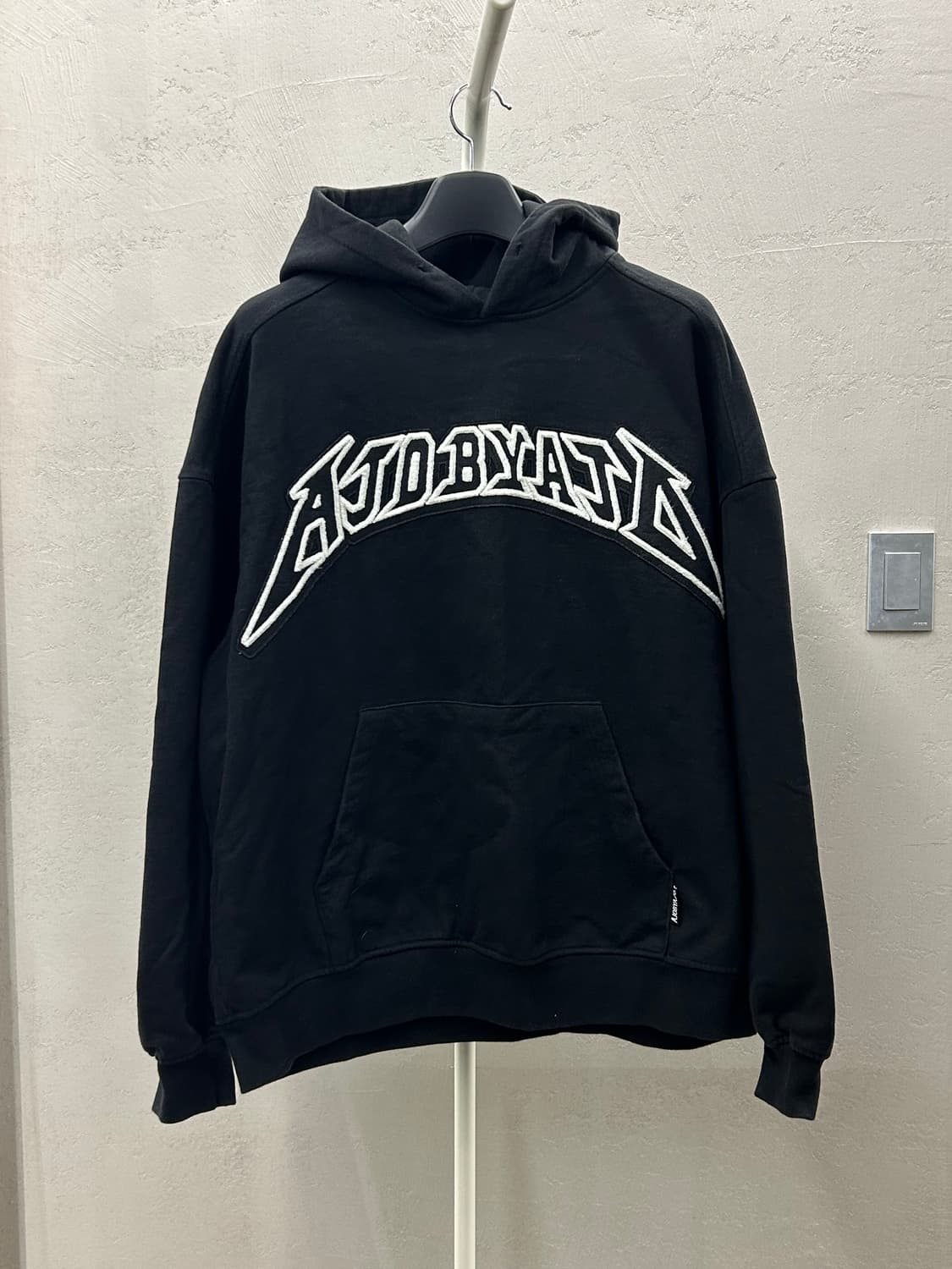 AJOBYAJO 블랙 후드티 상품이미지2