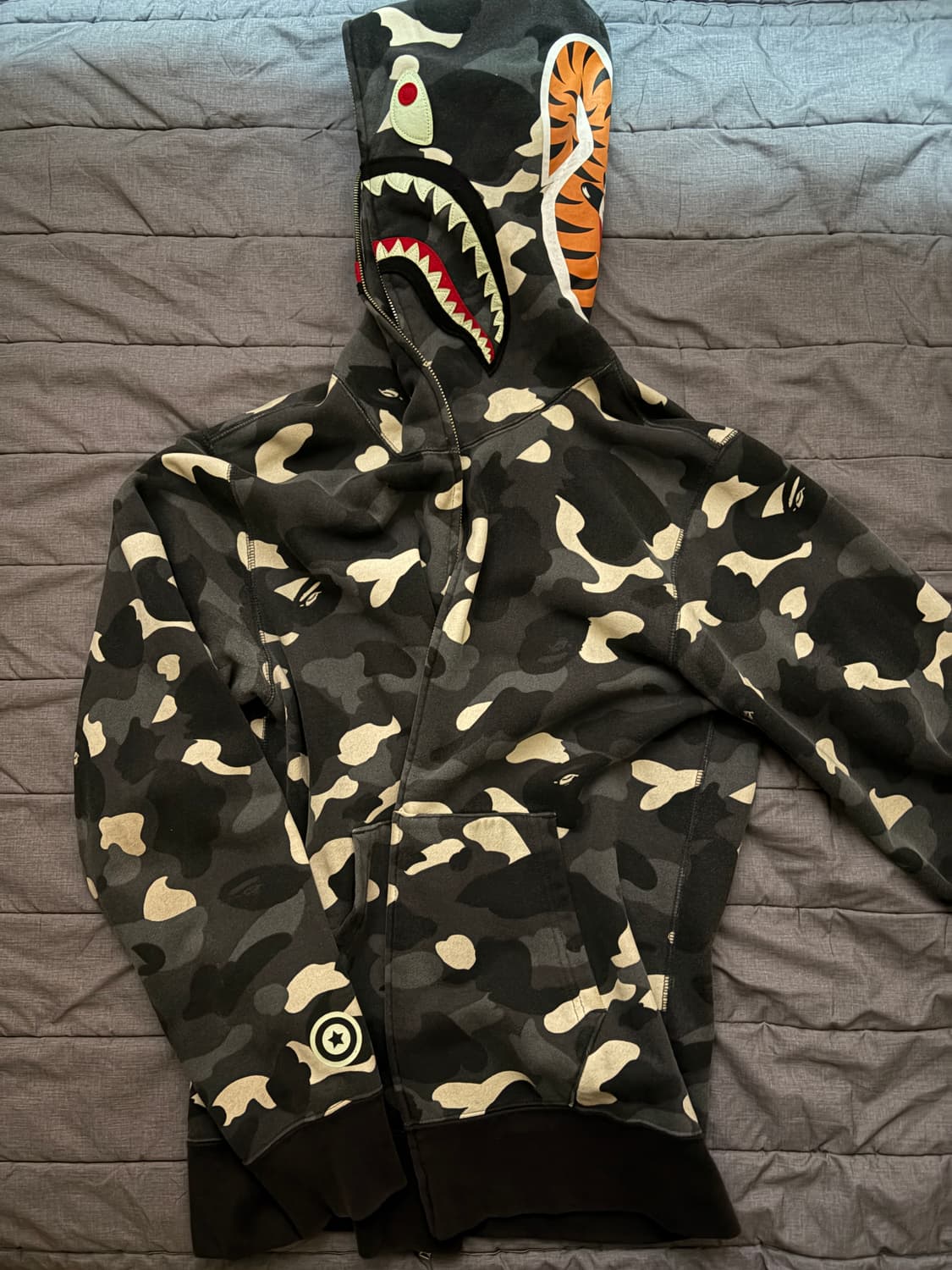 대장급 베이프 시티카모 흑계 샤크 후드집업  상품이미지2