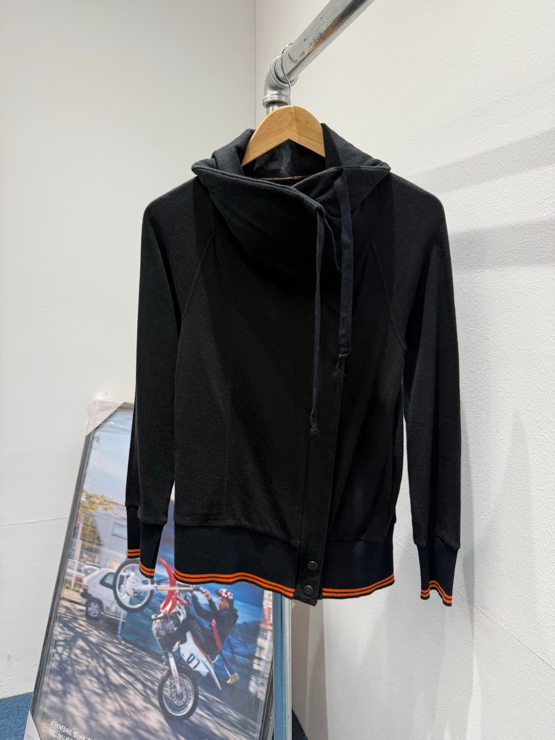 비비안웨스트우드 레드라벨 하이넥 집업 상품이미지3