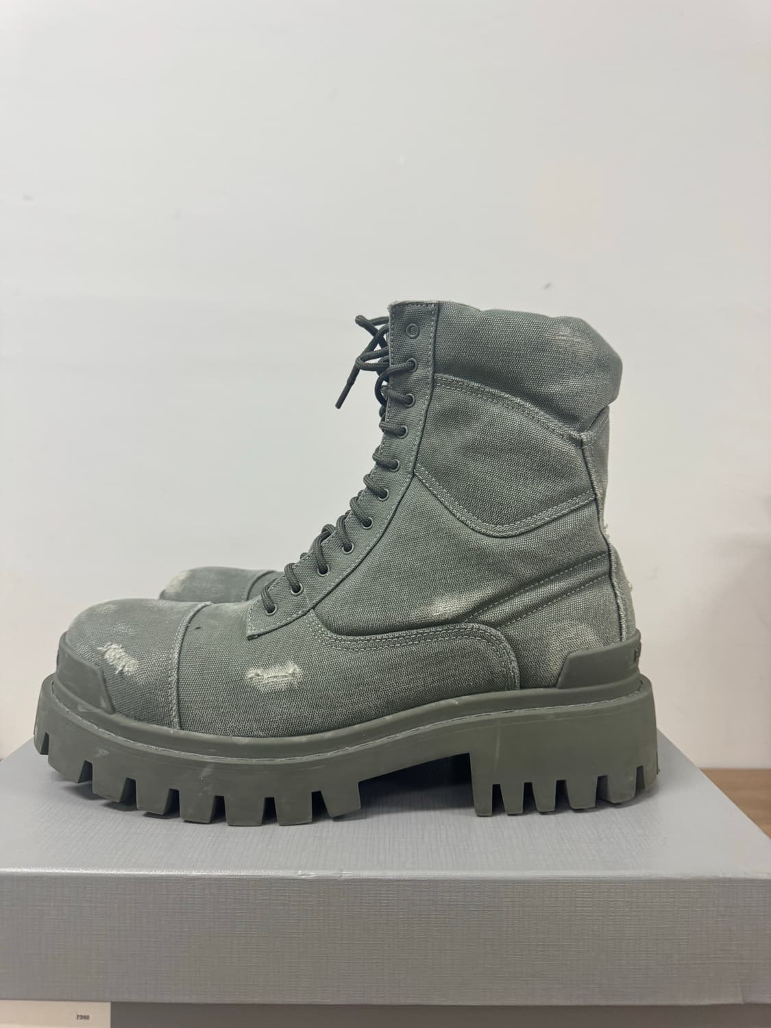 발렌시아가 컴뱃 스트라이크 카키 44 판매합니다 상품이미지3