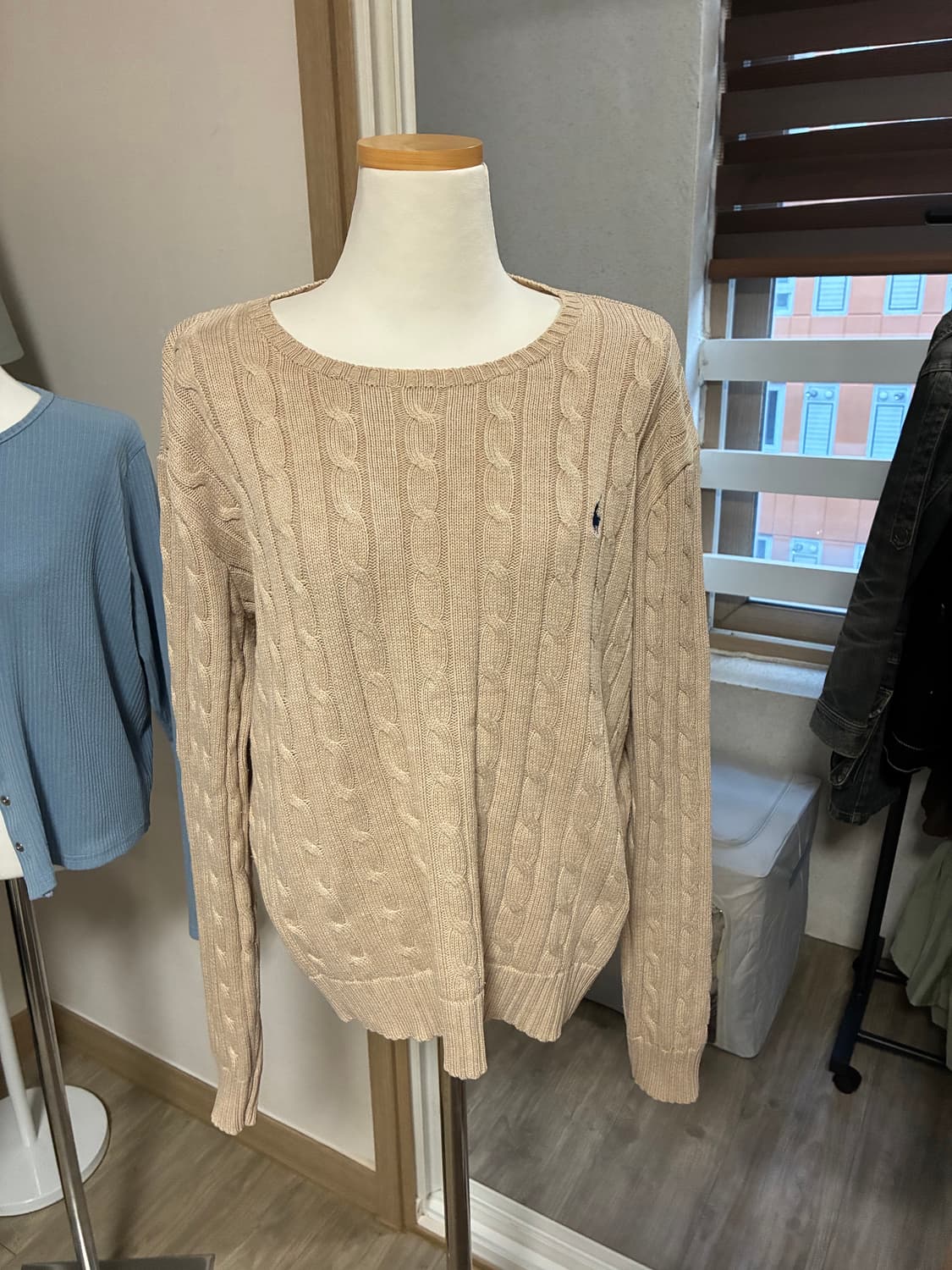 폴로 베이지 니트 상품이미지1