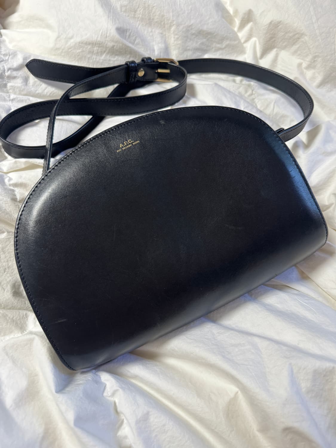 아페쎄 하프 문 백 블랙 상품이미지1