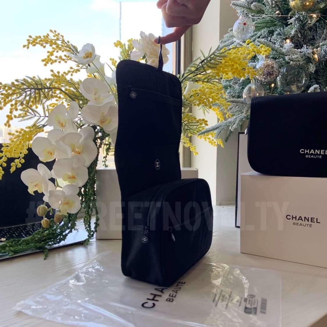 샤넬뷰티 블랙등급 여행용파우치, 고리형 파우치 블랙 상품이미지4