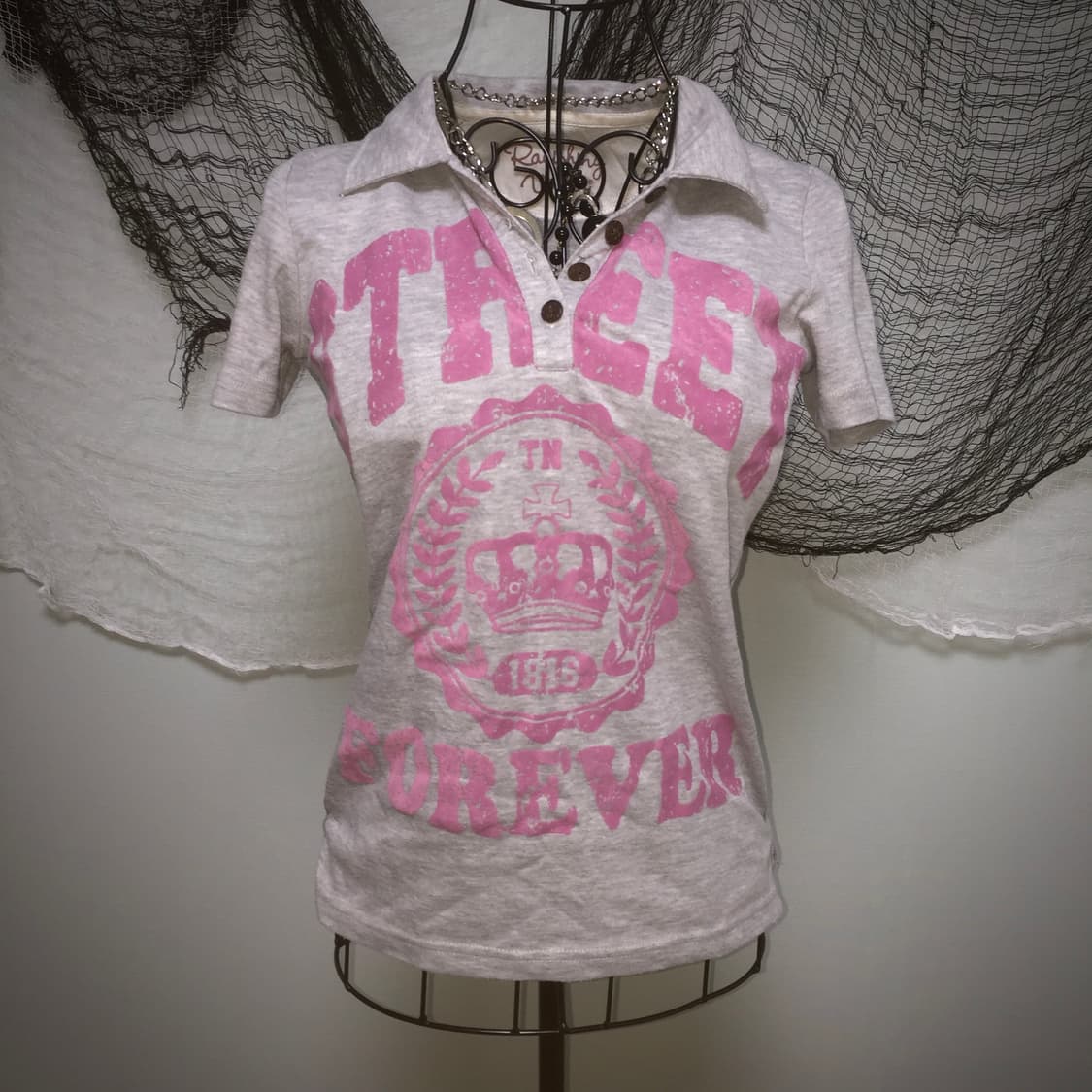 Gray pink lettering collar T 상품이미지1