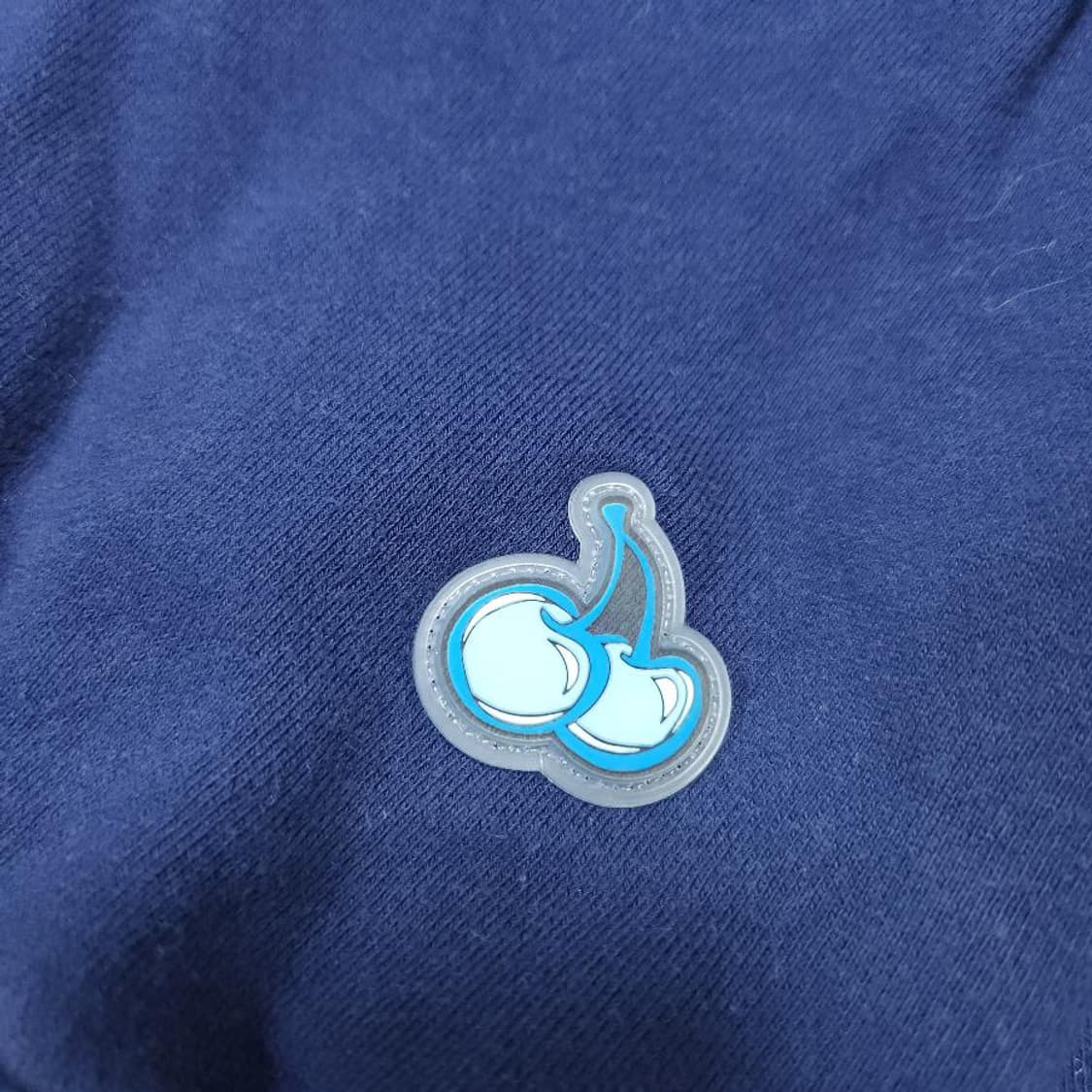 키르시 캐스퍼 빅 체리 네이비 기모 맨투맨 상품이미지4