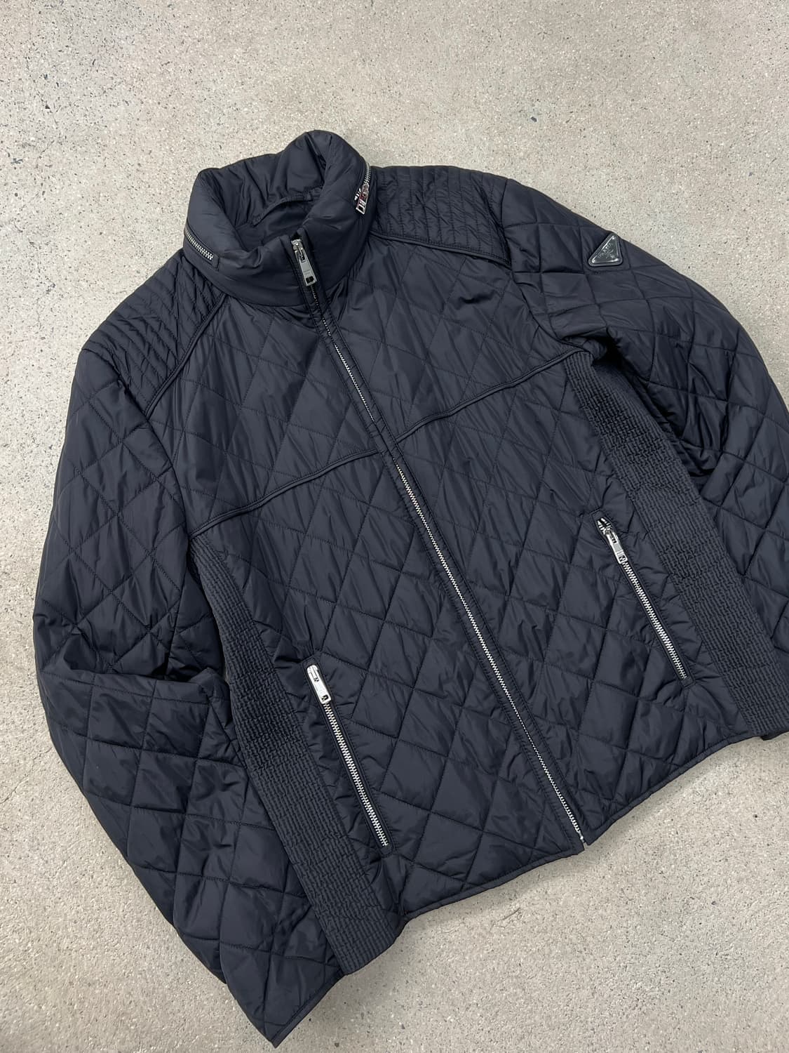 프라다 삼각로고 바이커 퀼팅 자켓 상품이미지2