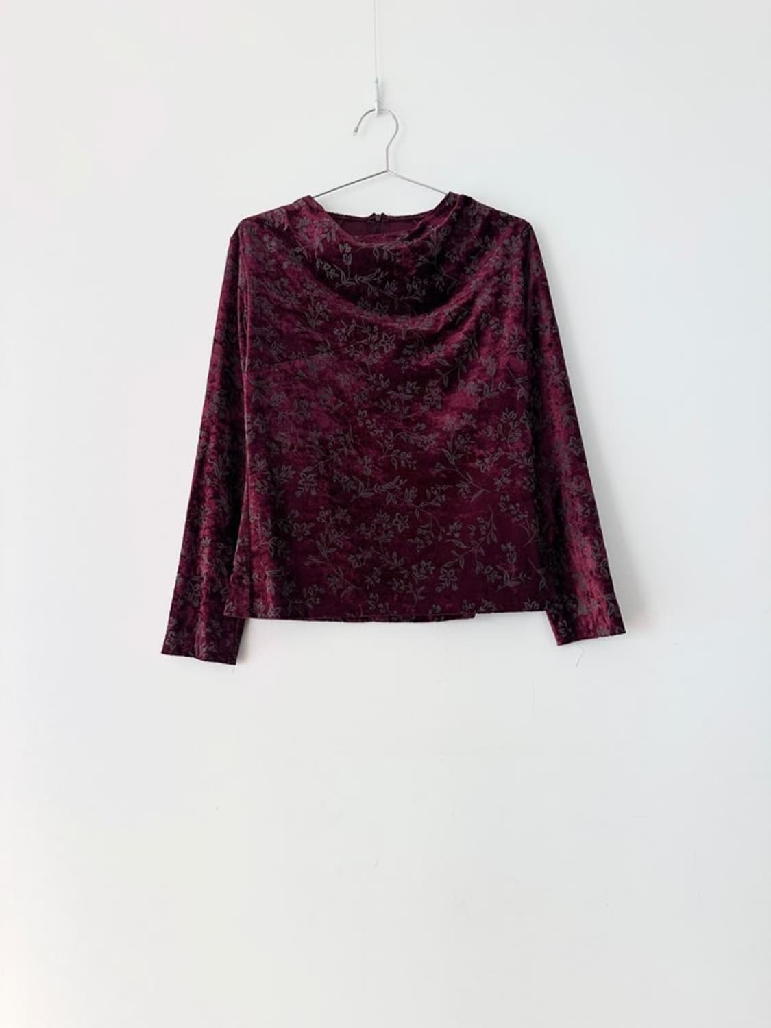 Velvet texture floral top / burgundy 상품이미지4