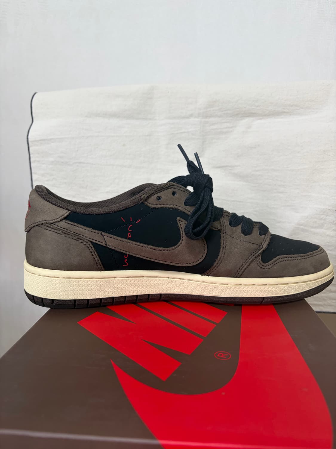 나이키 조던1 로우 트래비스 스캇 OG 상품이미지4