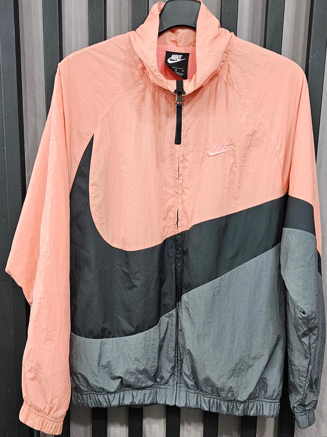 (남녀공용 루즈핏)나이키 빅스우시 바람막이 자켓 핑크/블랙 M 상품이미지1