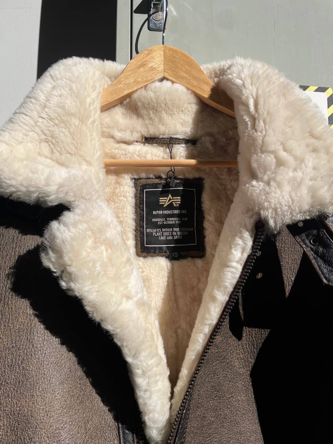 Alpha Industries B-3 Leather Bomber 상품이미지3