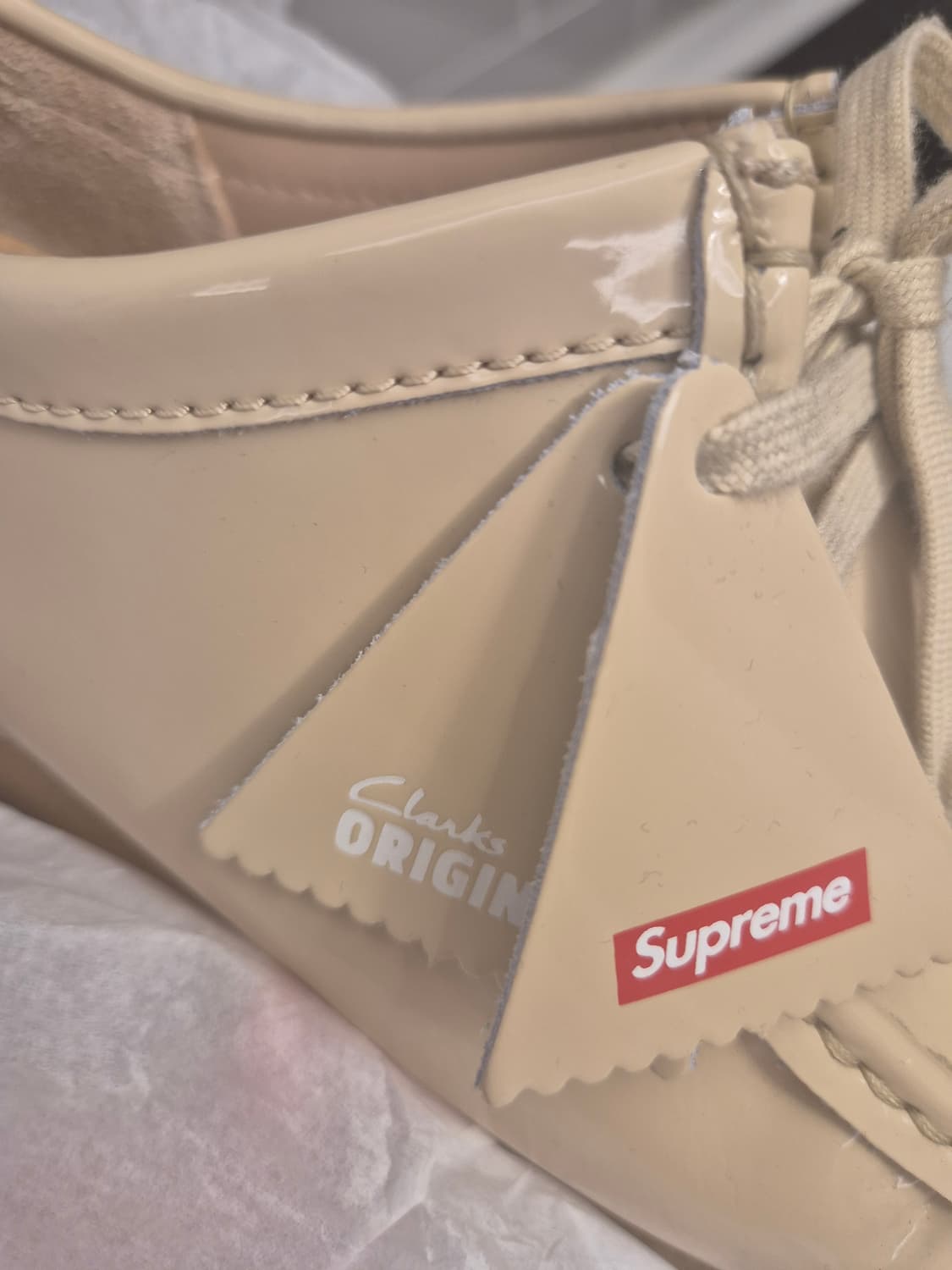 슈프림 x 클락스 왈라비 상품이미지3