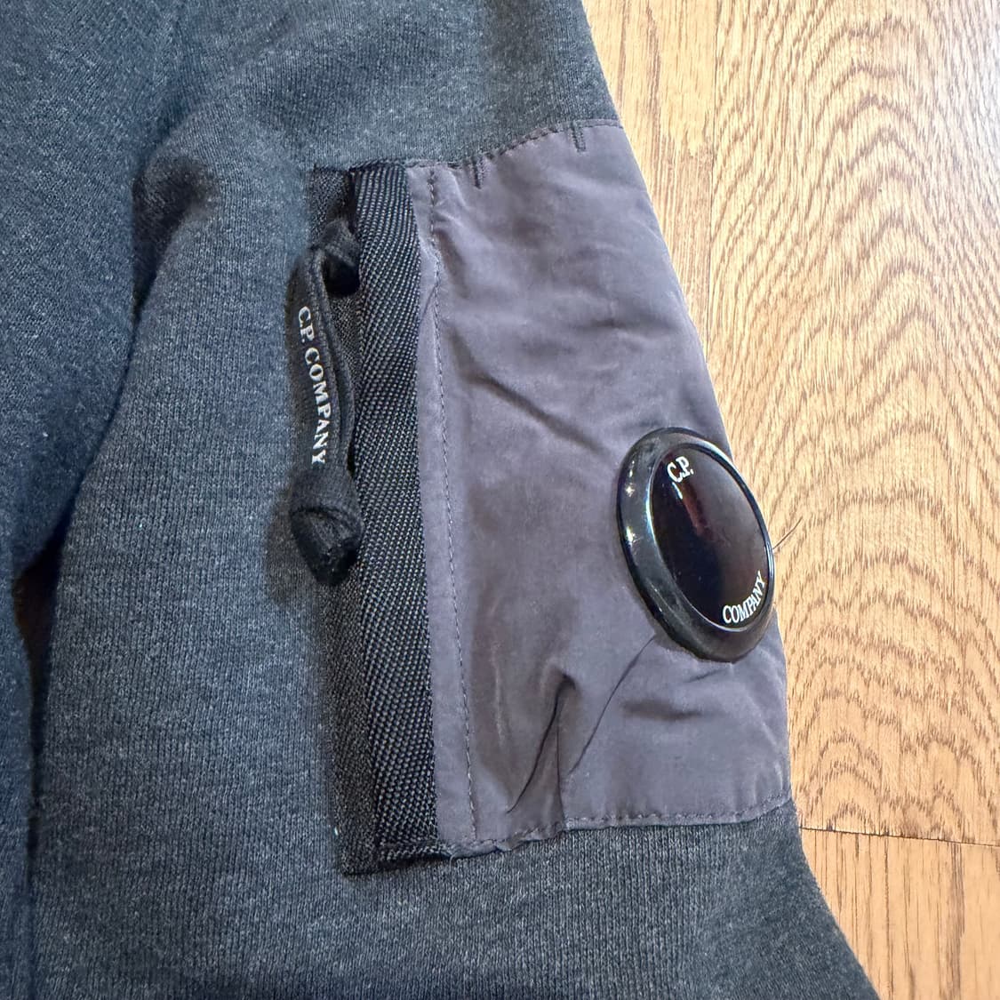 C.P. company 렌즈 포켓 스웻셔츠  상품이미지5