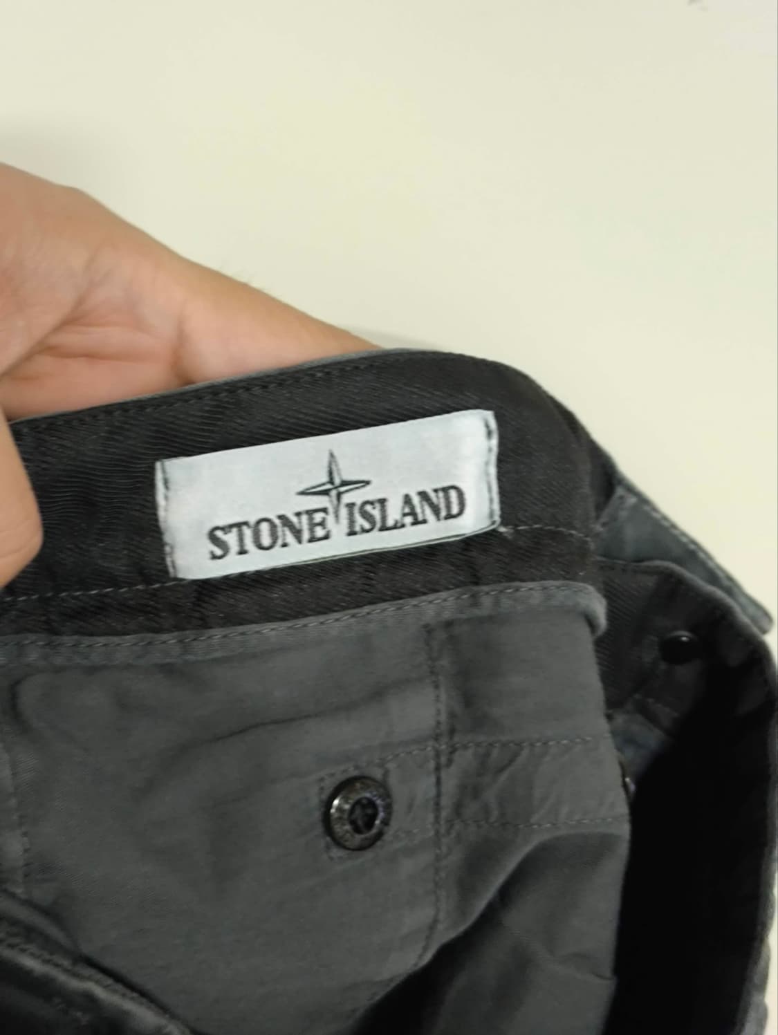 스톤아일랜드 와펜 워싱 그레이 카고 바지 상품이미지5