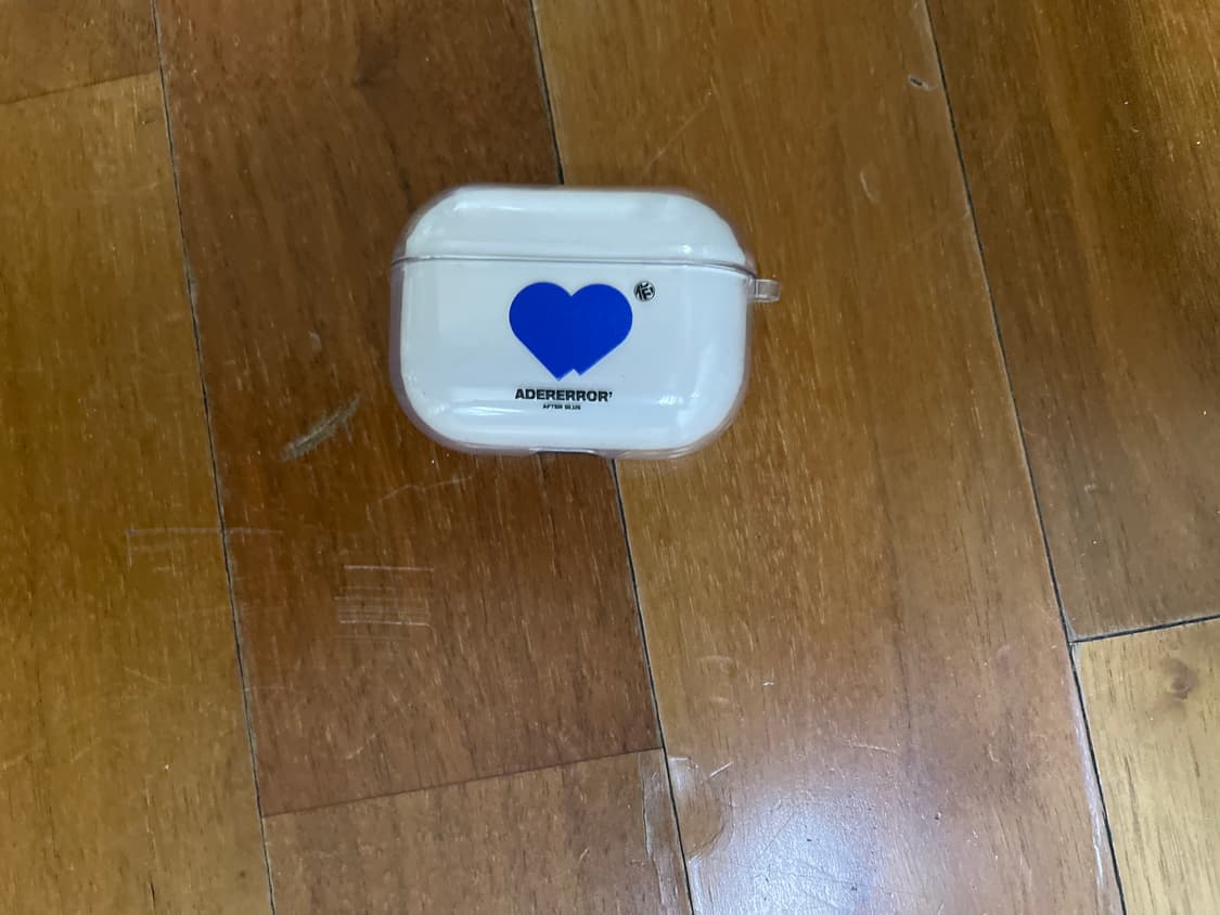아더에러 트윈하트 에어팟 프로케이스 클리어 팝니다 상품이미지1