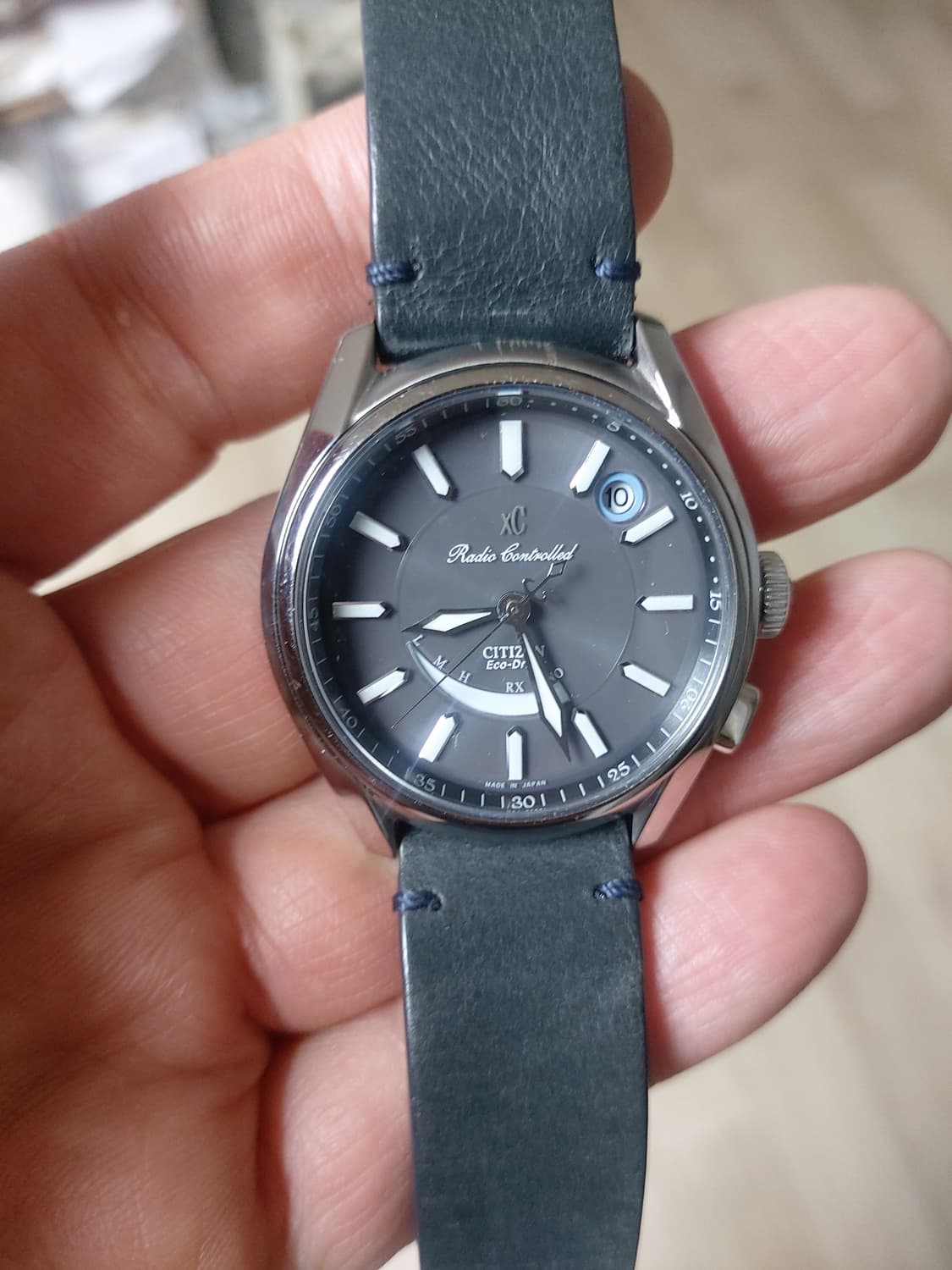 시티즌 XC 라디오 컨트롤 에코드라이브 시계입니다. 깔끔한 디자인에 고급 상품이미지1