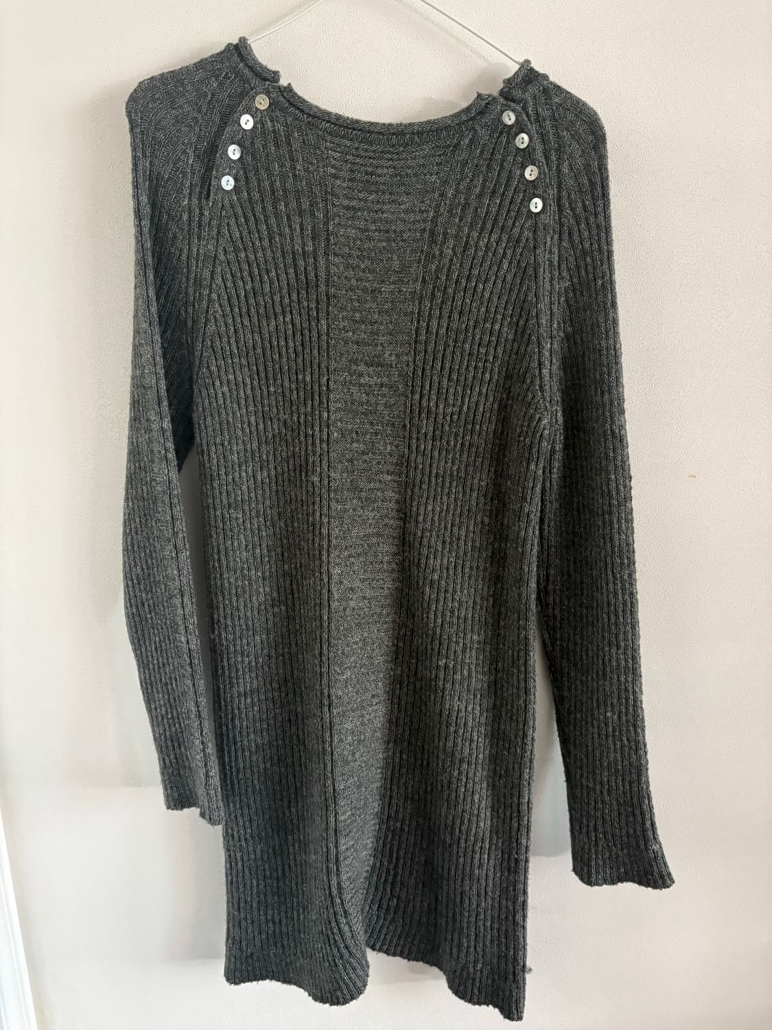 단추포인트 니트원피스 상품이미지1