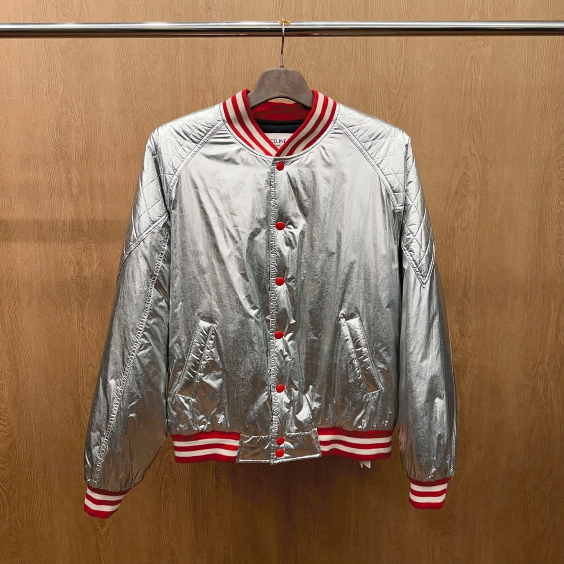 셀린느 바시티 자켓 메탈릭 실버 퀄팅 슬리브 디테일 레귤러핏 실버 상품이미지2