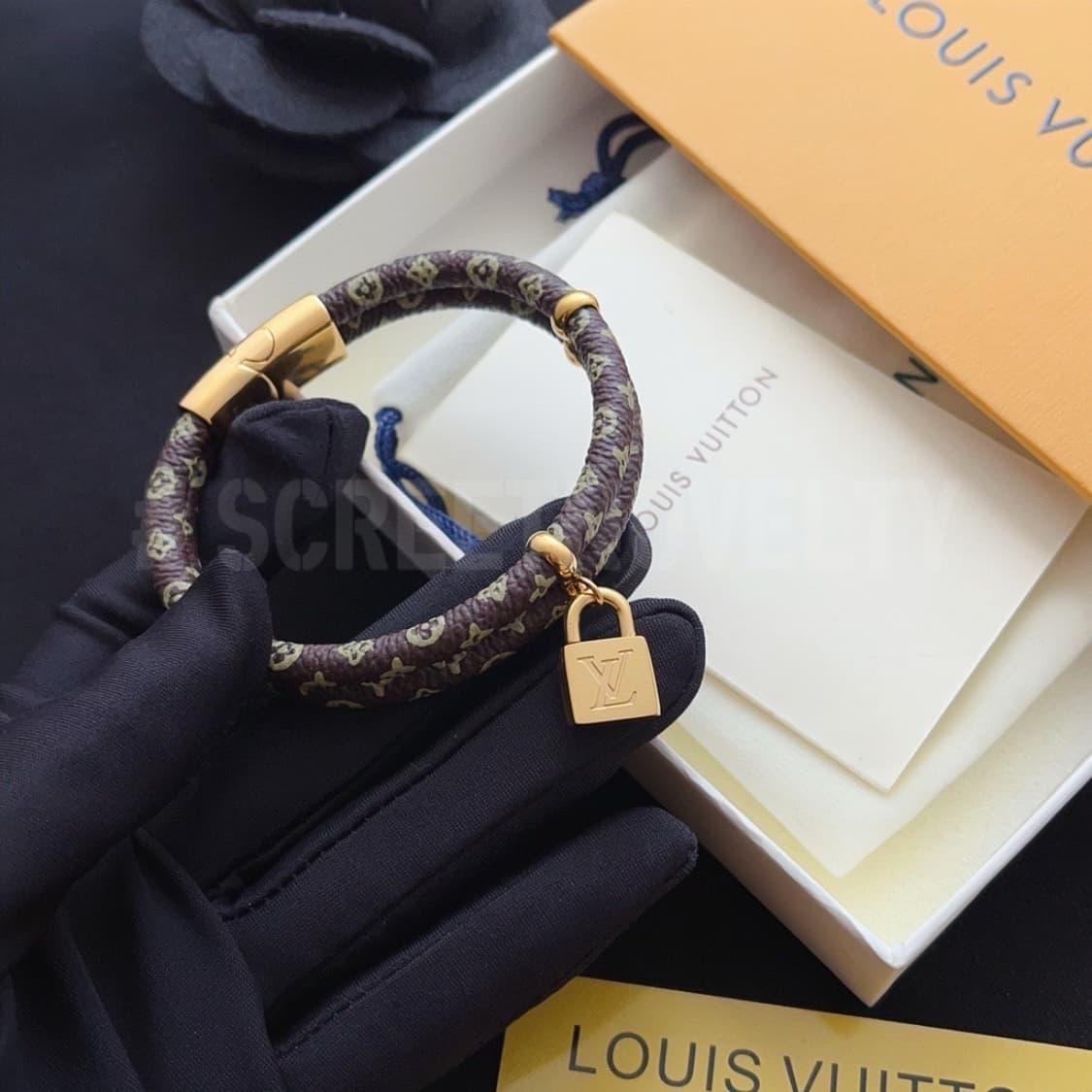 킵 잇 트와이스 모노그램 팔찌 풀박스 상품이미지3