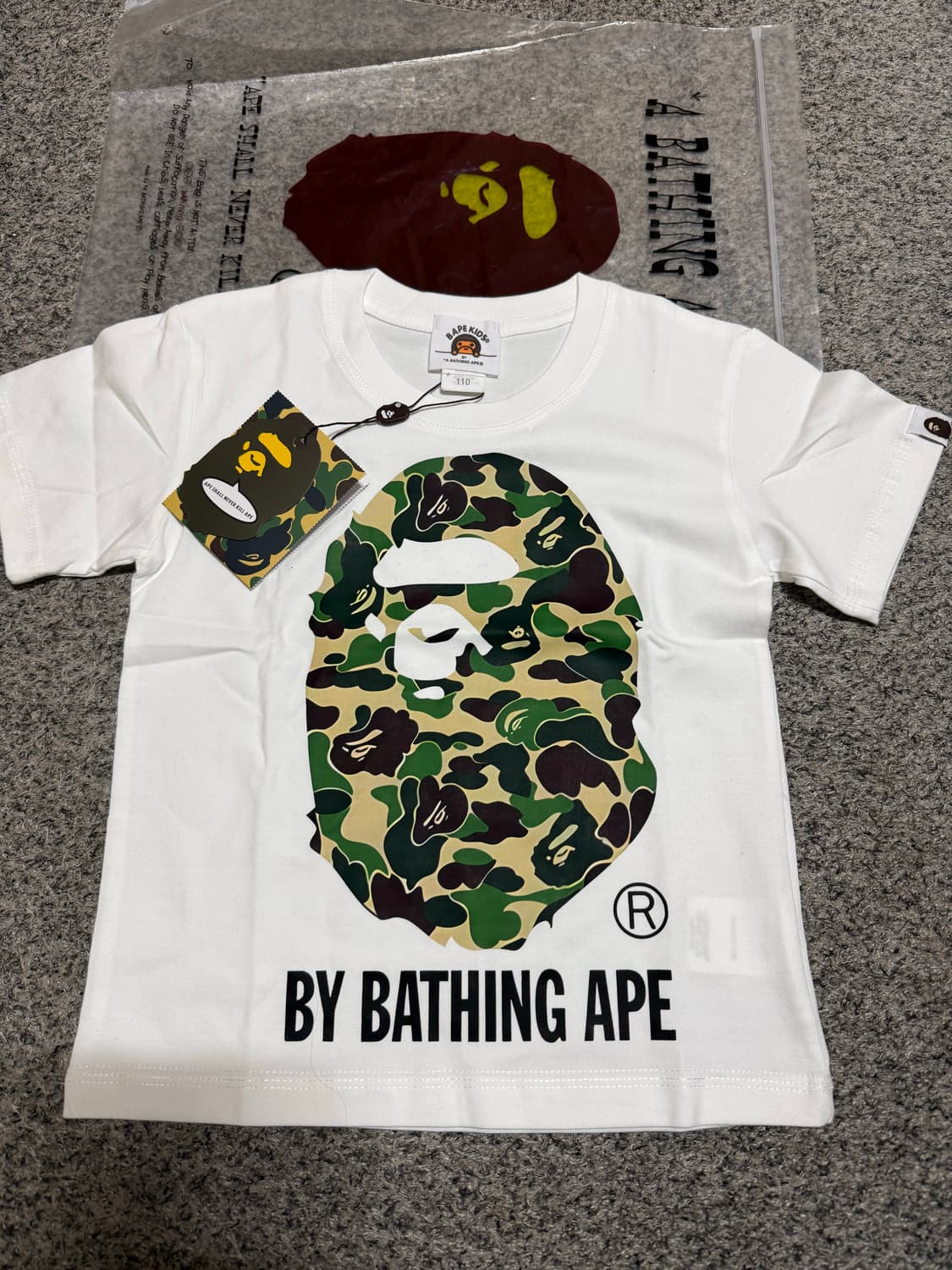 베이프 키즈 카모 반팔티 110 새상품 상품이미지1