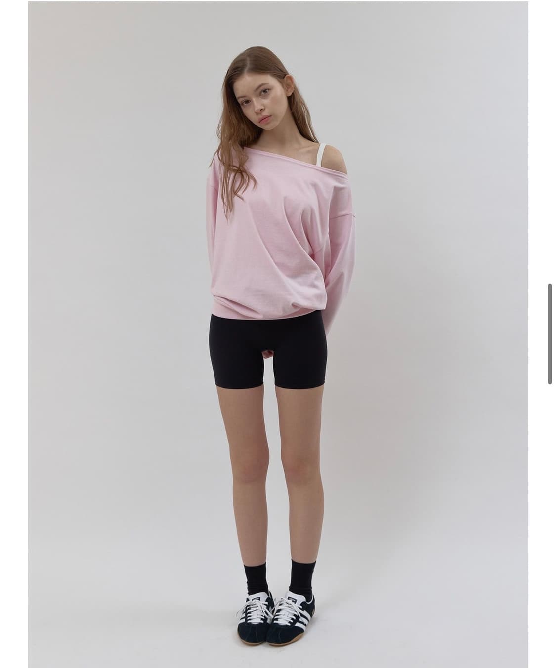 헤더먼트 오프숄더 스웻 탑 베이비핑크 상품이미지2