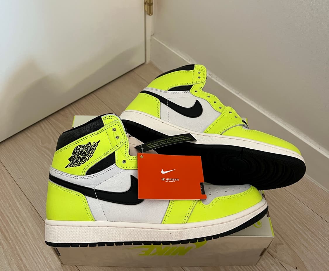 (270/US9)(새제품)나이키 스니커즈 운동화 에어 조던 1 하이 볼트 상품이미지1