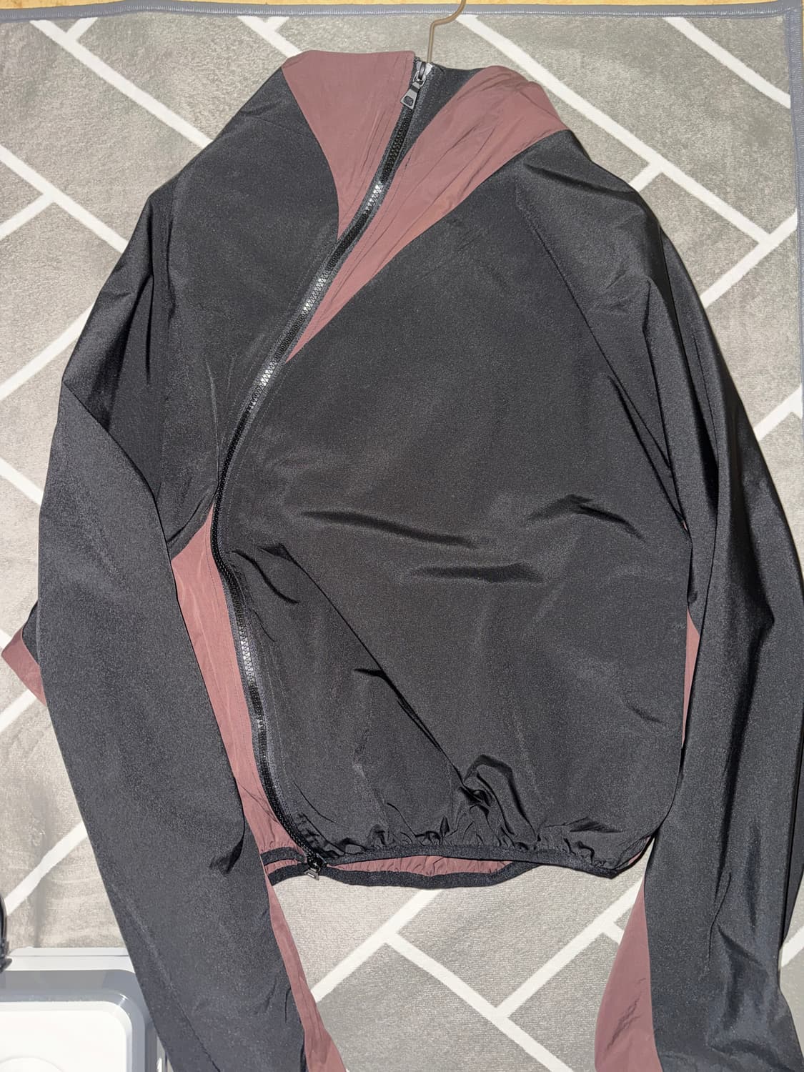 4.0+ TECHNICAL JACKET RIGHT (BLACK) 착샷O 상품이미지3