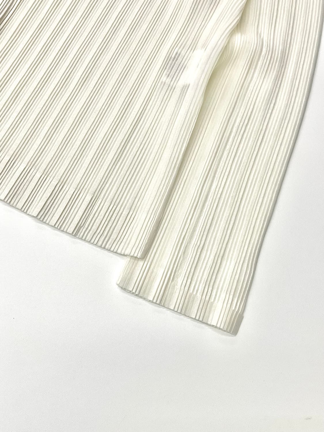 Pleats Please 플리츠플리즈 화이트 가디건 상품이미지9