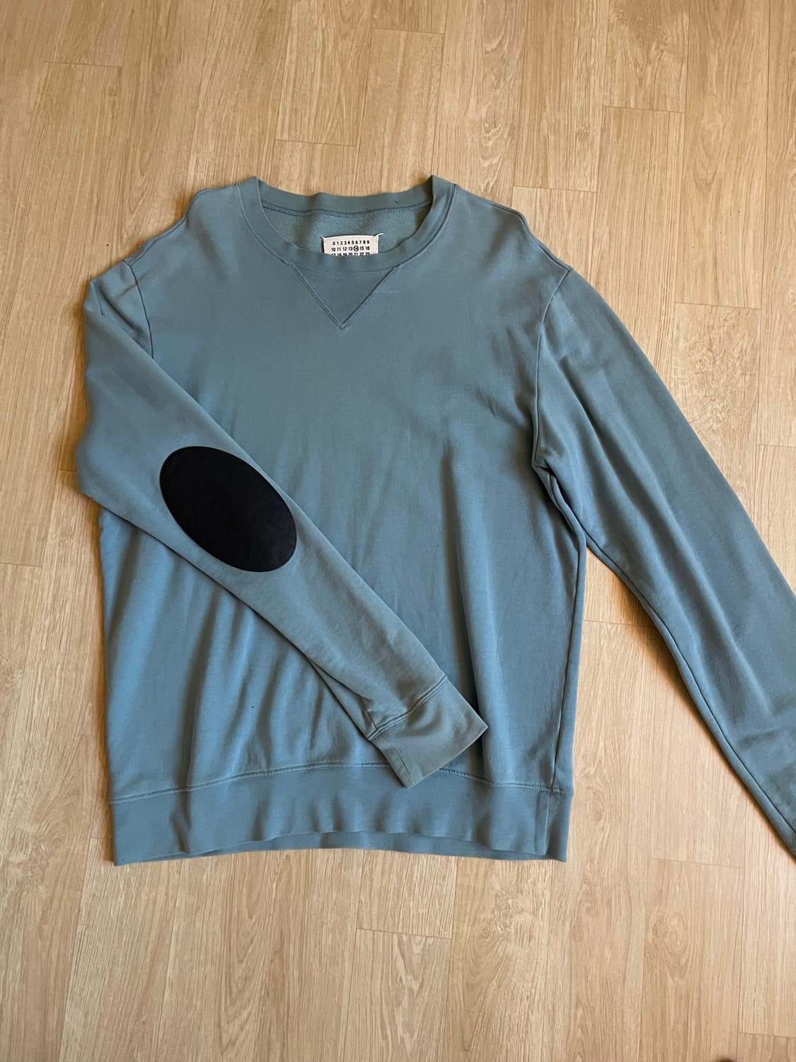 마르지엘라 레더패치 슬리브 맨투맨 상품이미지1