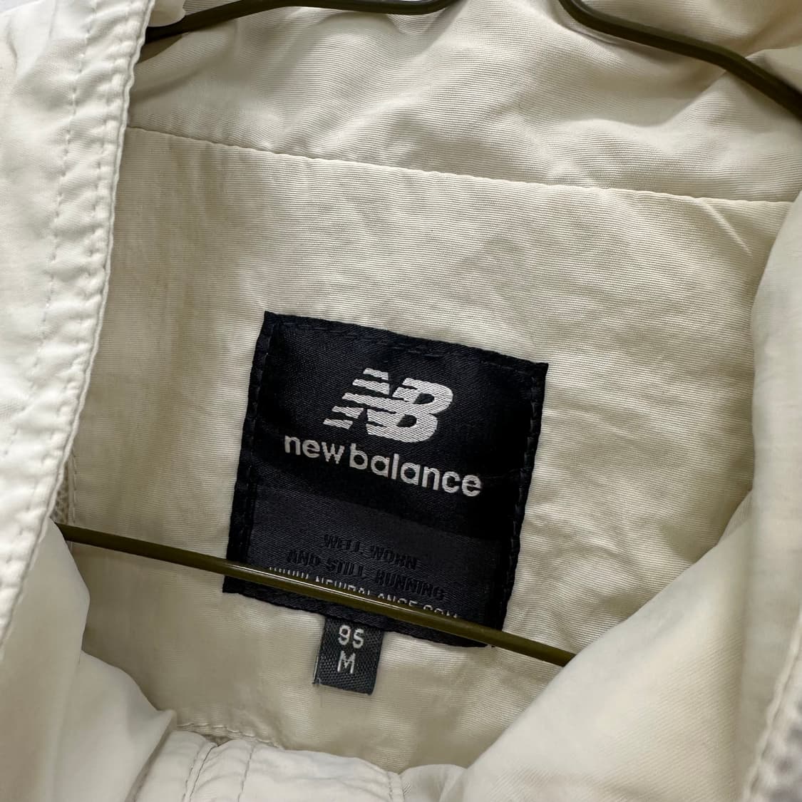 뉴발란스 바람막이 자켓 아이보리 95(M) 상품이미지4