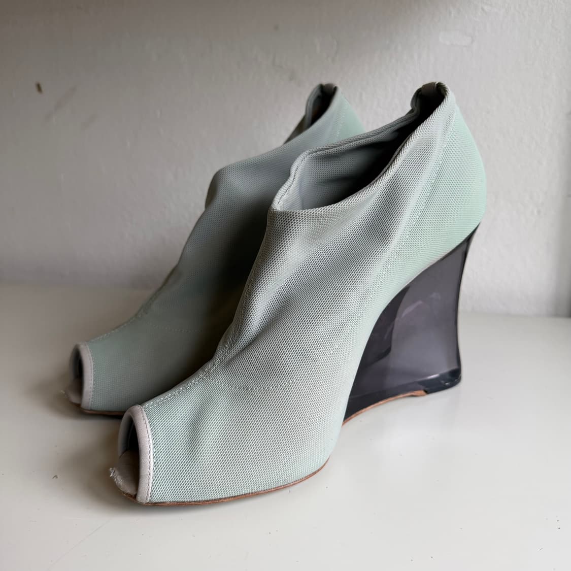 조르지오 알마니 오픈토 매쉬 플라스틱 웨지힐 상품이미지1