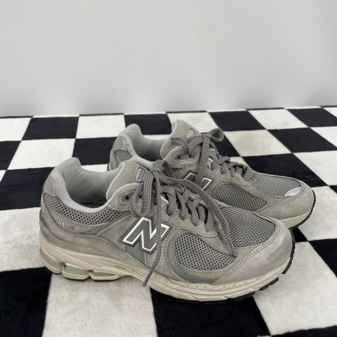 488) 뉴발란스 2002R 그레이 240mm 상품이미지1