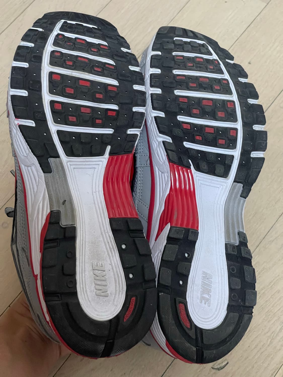 [260] 나이키 p-6000 실버 레드 상품이미지4