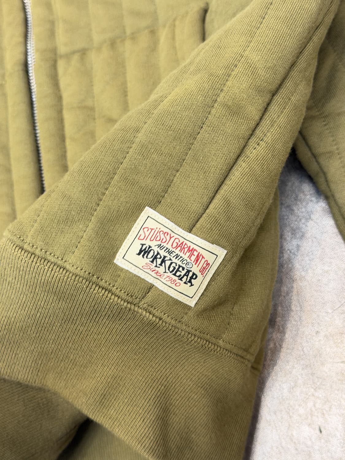 스투시 버티컬 퀼티드 후드 집업 상품이미지2