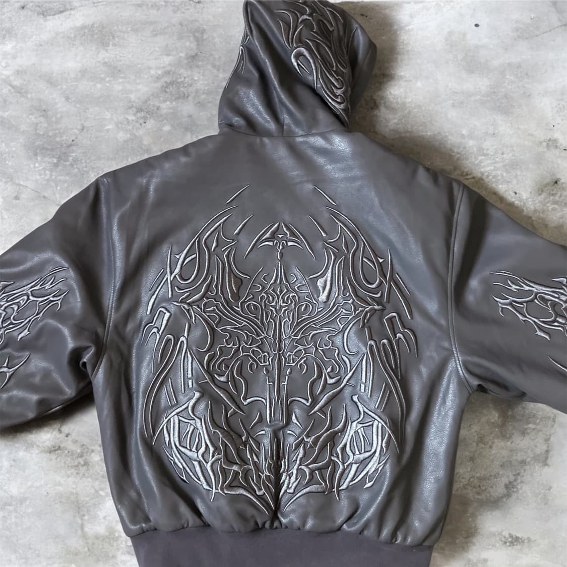 리벤지 엠브로이더리 후드 봄버 패딩 상품이미지2