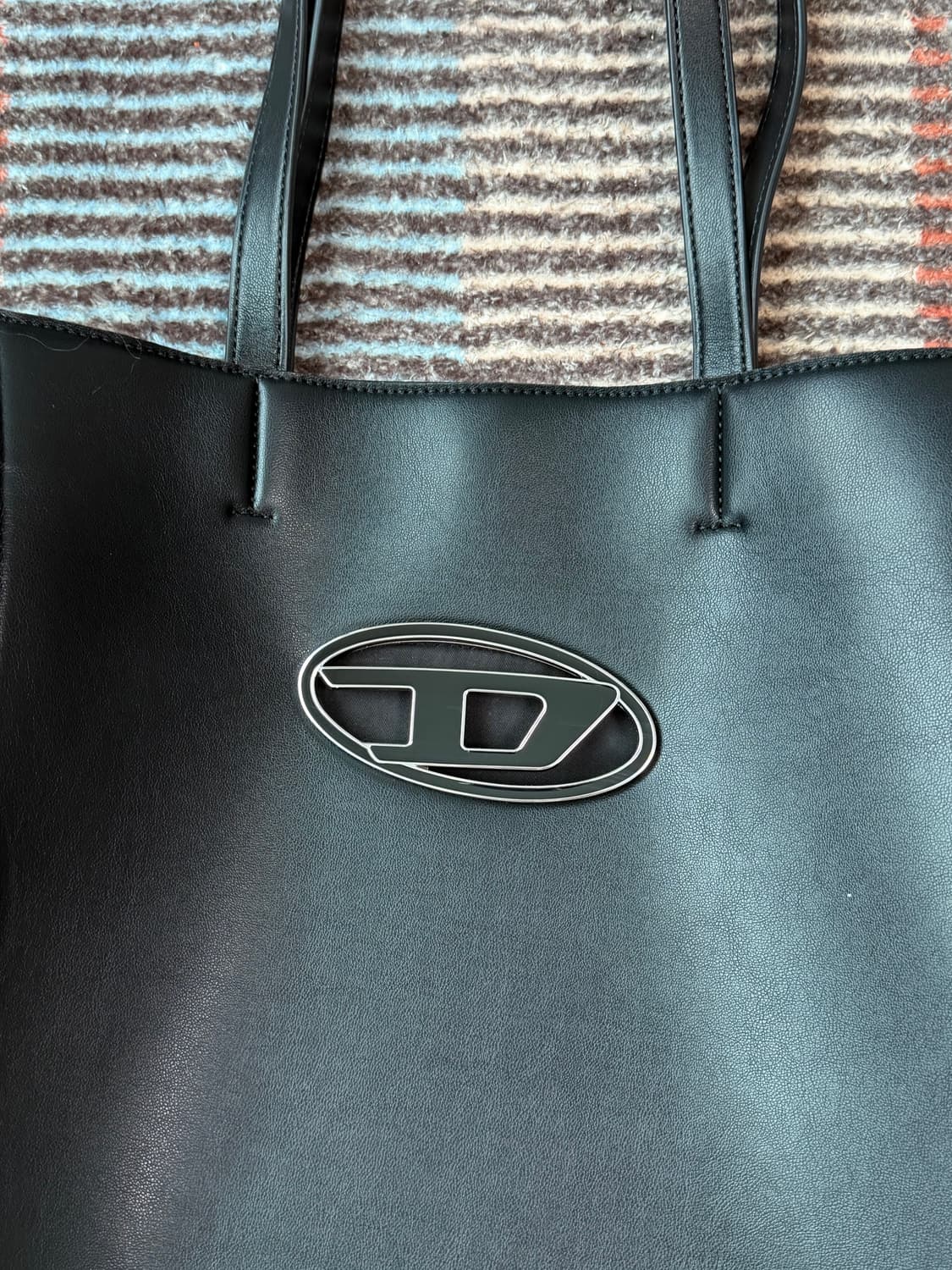 디젤 홀리D로고 쇼퍼백(40x31x8) 상품이미지4