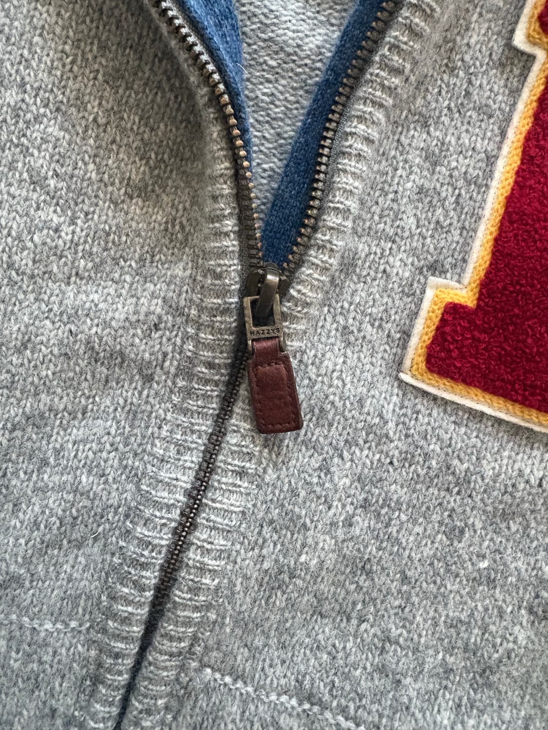 헤지스 엘보 패치 스타디움 니트 집업 상품이미지5