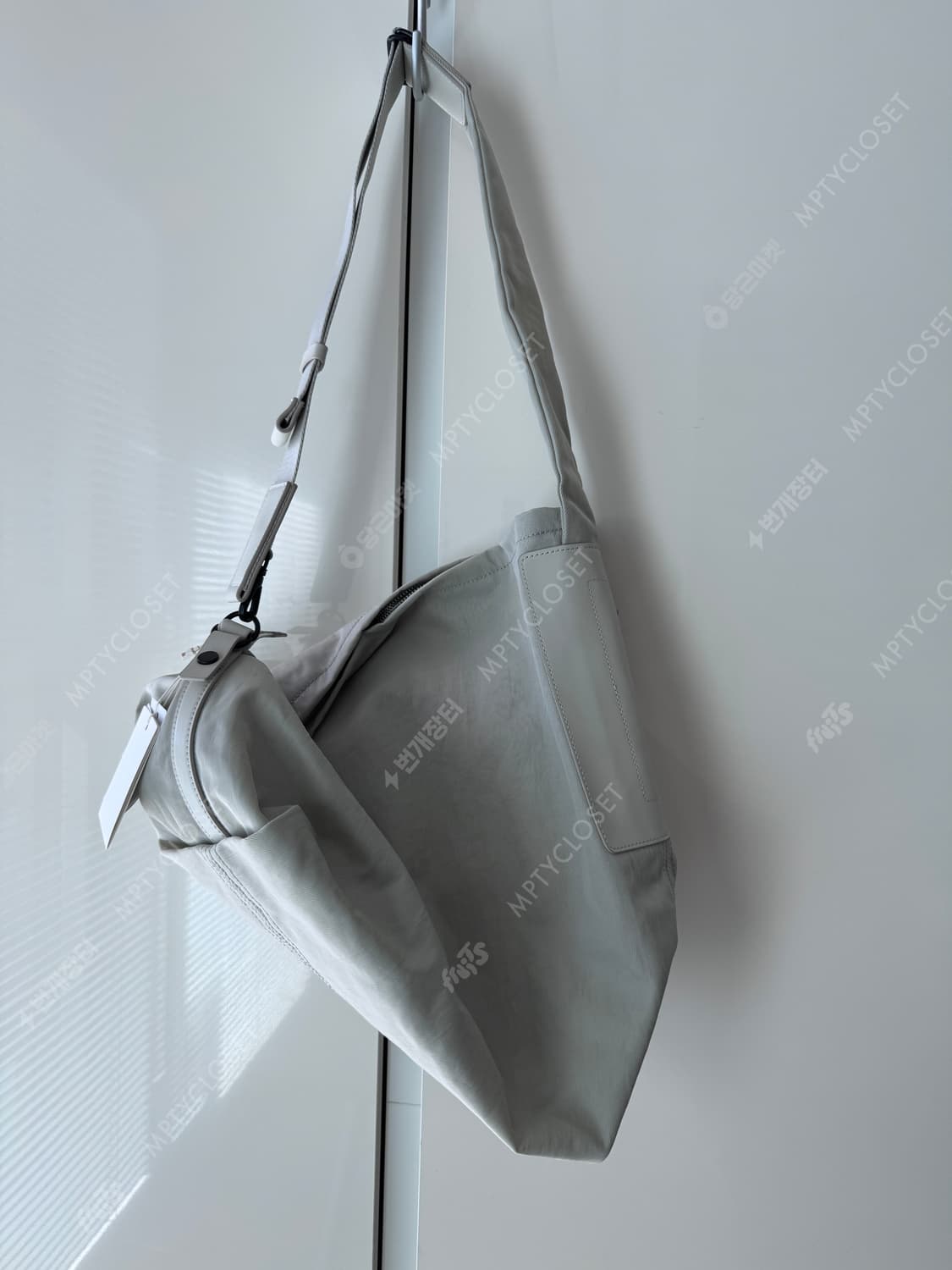 빈폴 LESS BAG2 라지 라이트 그레이 상품이미지3