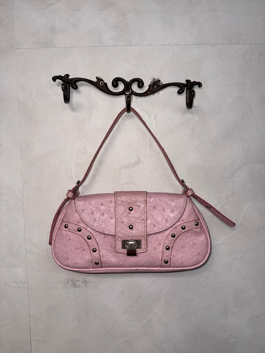 Baby pink stud buckle shoulder bag 상품이미지1