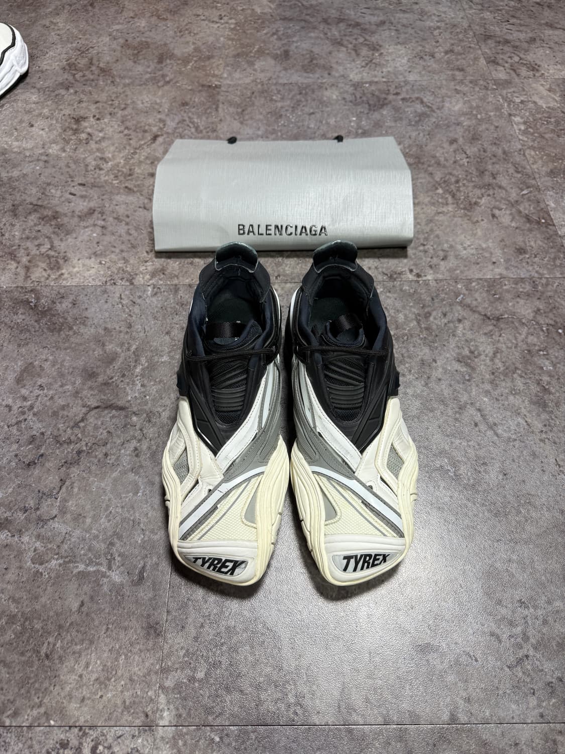 발렌시아가 타이렉스 42 상품이미지2