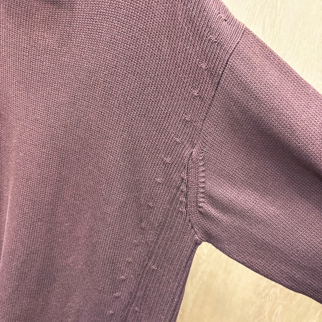 살바토레 페라가모 카라넥 코튼 긴팔 니트 하프 집업 디테일 다크 버건디 상품이미지6