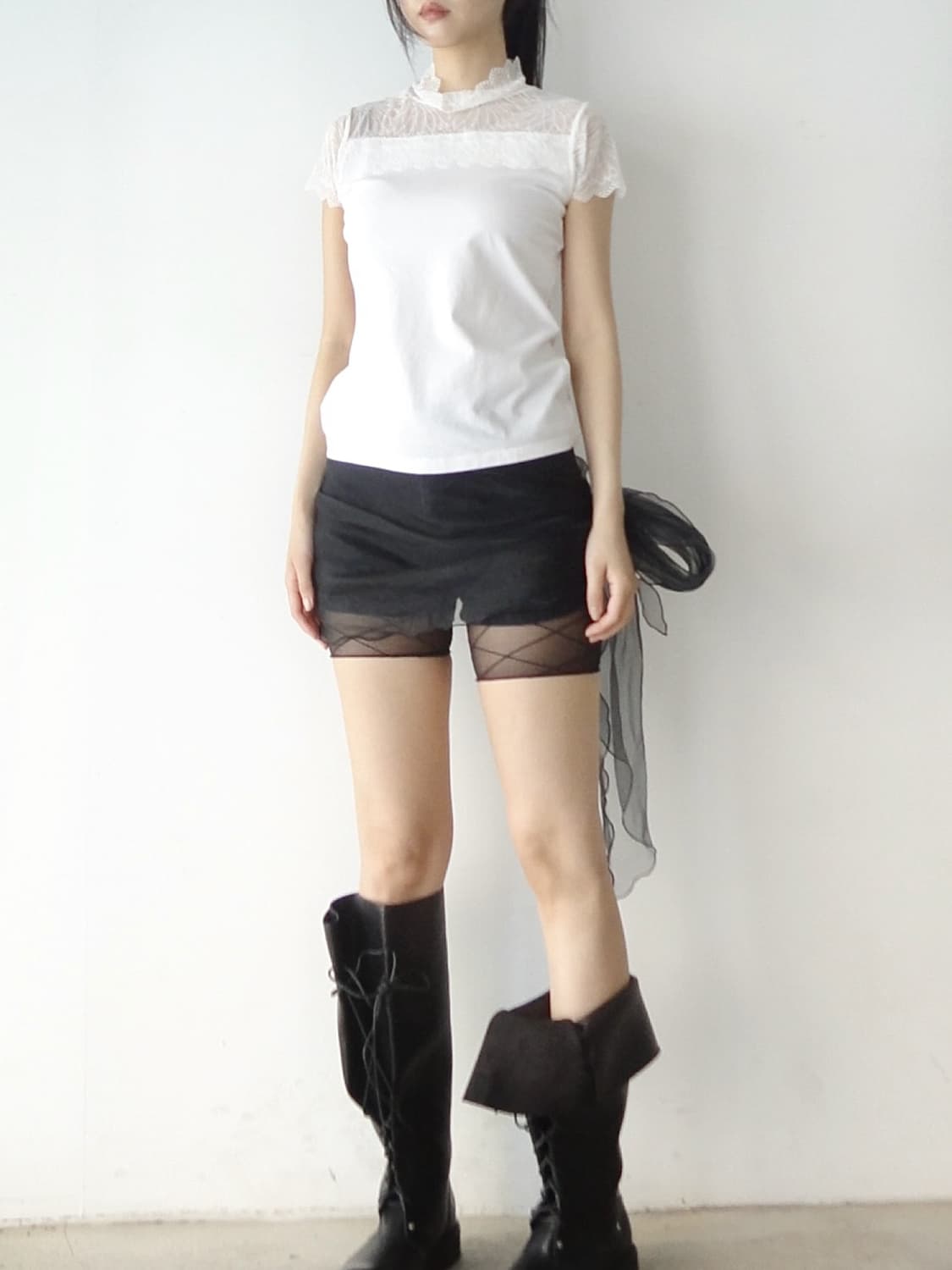 Neck lace detail top / white 상품이미지2