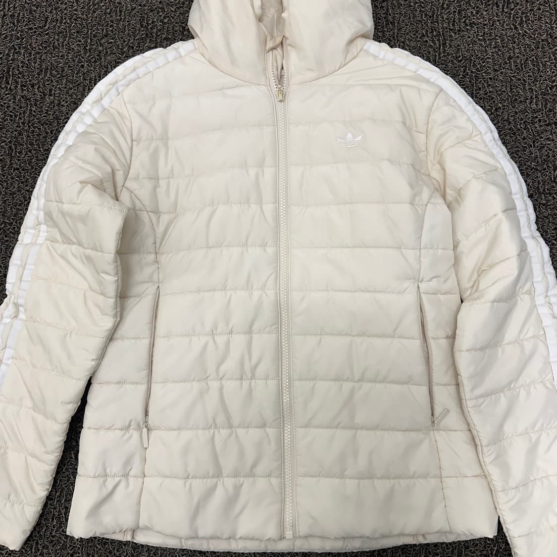 아디다스 여성 패딩 점퍼 아이보리 M 상품이미지4