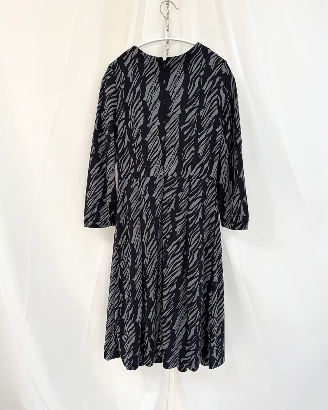 asymmetrical wave pattern pleats ops 상품이미지2