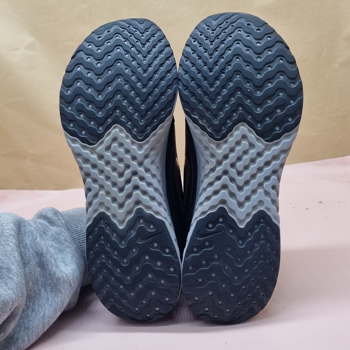 나이키 레전드 리액트 여성운동화240  상품이미지3