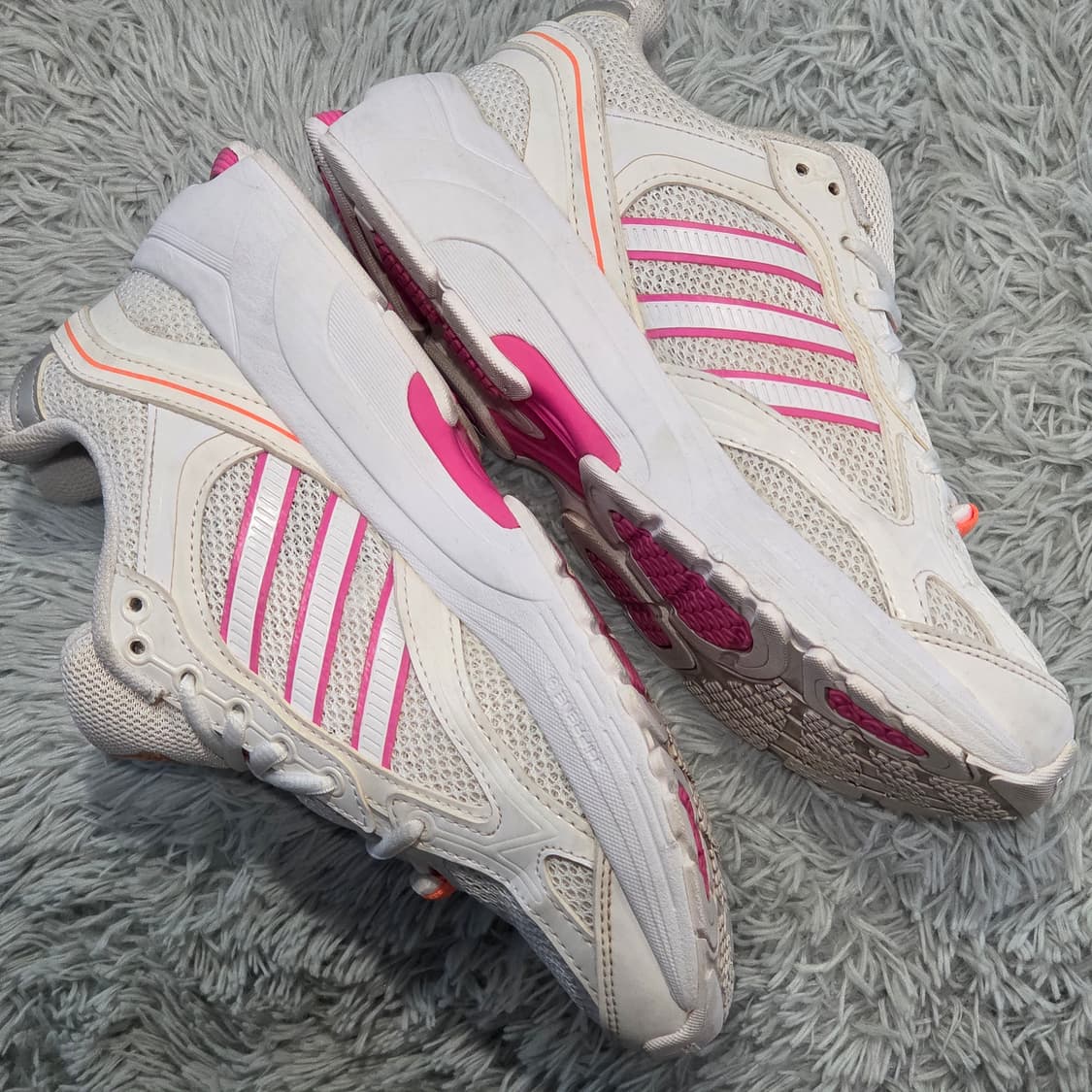 6q-27:아디다스 쿠션 러닝화 화이트-핑크 (240)-상태굿 상품이미지7